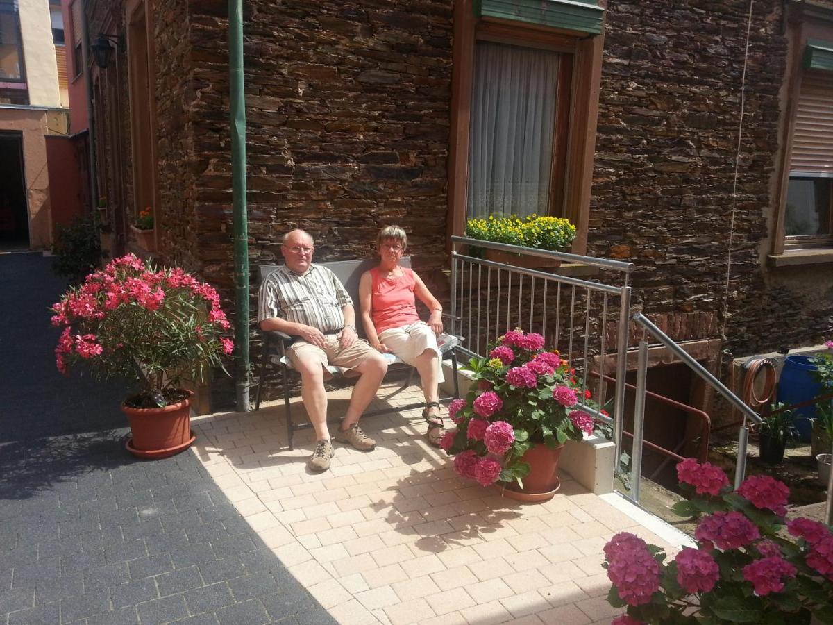 Weinstube Pension Moselbluemchen Zeltingen-Rachtig Buitenkant foto